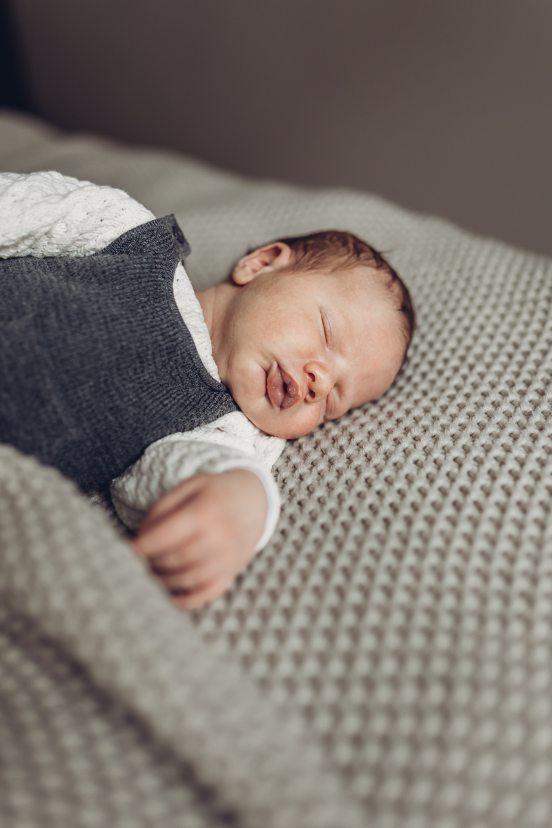 Natürliche Neugeborenenfotos für Rosenheim, Bad Aibling, Wasserburg, München, Neugeborenenfotografie Chiemgau, Babyfotograf