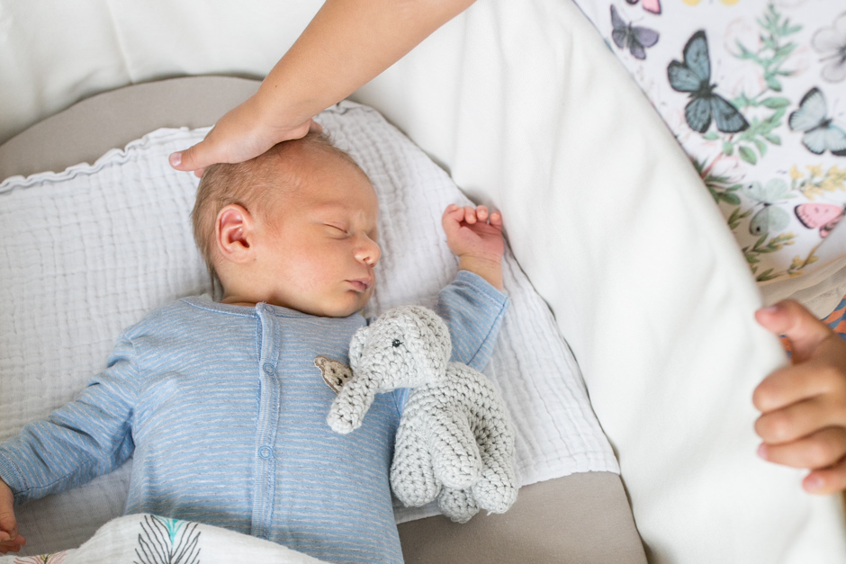 Homestory Neugeborenen Fotos – emotional, natürlich und einfach Ihr